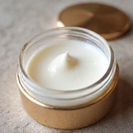 LuxTon Hydrating Face Cream, packaging detail